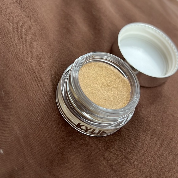 Kylie cosmetics holiday edition yellow gold eyeshadow - Picture 7 of 7